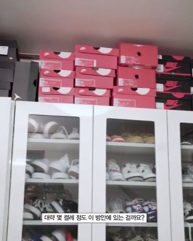 Total koleksi sneakers Dara mencapai 1.000 pasang. Wow! Foto: Vogue Korea, Instagram/@daraxxii