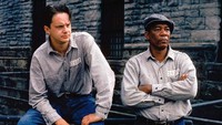 The Shawshank Redemption juga menjadi film yang ikonik bagi Freeman. Ia melakoni karakter dalam film arahan sutradara Frank Darabont sekaligus menjadi narator di sepanjang film. Foto: imdb.