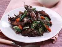 Buka Puasa Hari Ini, Enaknya Bikin 4 Sajian Cumi yang Gurih Pedas Ini!