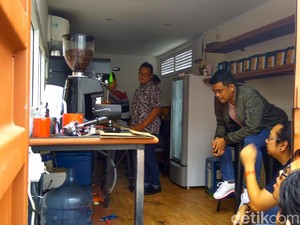 Begini Serunya Suasana Peresmian Kedai Rakyat