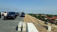 Di sana, Basuki meninjau kesiapan rest area untuk bisa digunakan saat mudik Lebaran nanti.