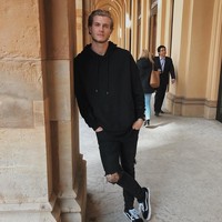 Tak banyak yang tahu kalau pemain bola tampan berusia 24 tahun ini berteman dekat dengan penyanyi Justin Bieber. Dalam sebuah wawancara Loris bercerita pertemuannya dengan Justin terjadi saat dia liburan ke Miami dan menginap di hotel yang sama dengan pelantun Love Yourself itu. Dan dalam pertemuan yang tidak disengaja, Justin mengagumi tatonya.  Foto: Dok. Instagram