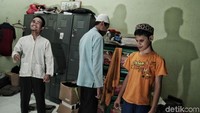 Tidak hanya belajar ilmu agama dan kemampuan lainnya para santri yang belajar di yayasan ini pun juga belajar bersosialisasi dengan teman-teman yang berasal dari daerah lain.