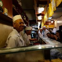 Liburan ke Jepang, David Beckham dan Brooklyn Santap Sushi dan Wagyu