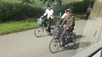 Tak seperti di beberapa negara Asia lain termasuk Indonesia, motor sangat jarang ada di Korea Utara. Foto: Someday Bike