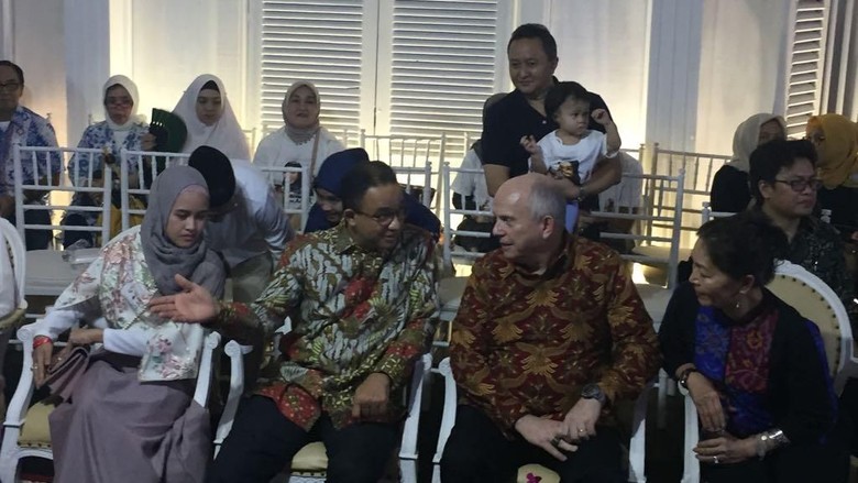 Anies Baswedan Muncul di Panggung Dengarkan Dia Ramadhan Jazz Anies Baswedan Muncul di Panggung Dengarkan Dia Ramadhan Jazz