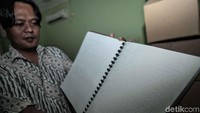 Dalam sebulan Yayasan Raudlatul Makfufin menargetkan mencetak Al Quran braile sebanyak 100 set dengan harga Rp.1,1 juta Al Quran tanpa terjemahan dan Rp.1,8 juta untuk Al Quran dengan terjemahannya yang dikirim ke seluruh Indonesia.