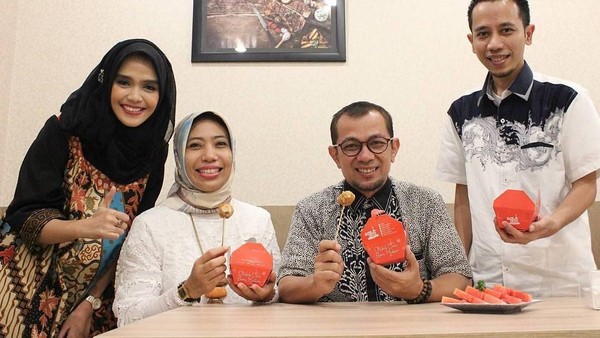 Intip Gaya Ustaz Wijayanto Saat Makan Bareng Mamah Dedeh dan Yadi Sembako