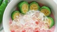 Potongan es batunya menggoda banget! Siapa yang nggak buru-buru mau memakannya kalau lihat tampilan es ini. Foto: Instagram dewie_kitchen Foto: Instagram