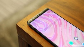 HTC turut menyematkan kamera ganda di bagian depan, ukurannya 8 MP dengan aperture f/2.0. Foto: Sina Mobile