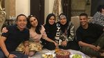Ini 10 Gaya Kulineran Umi Kalsum, Ibu Ayu Ting Ting yang Hits di Instagram