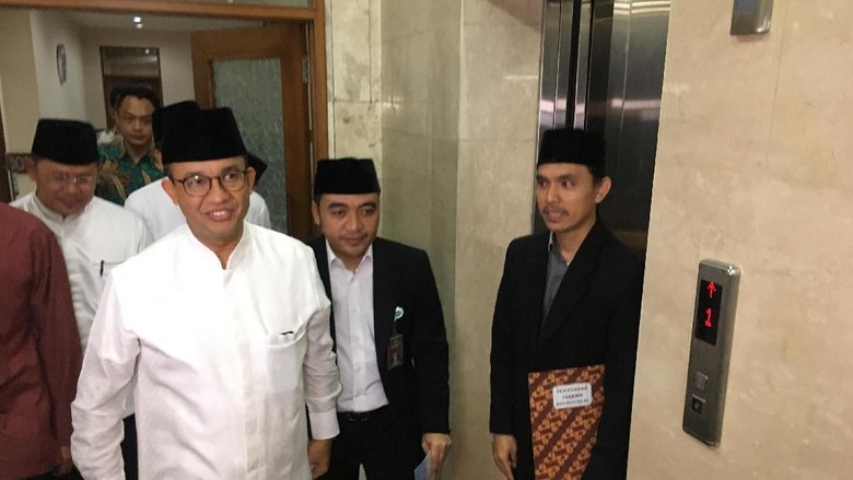 Anies Bukber Bareng Ulama di Balai Kota Sebelum Tarawih Akbar Anies Bukber Bareng Ulama di Balai Kota Sebelum Tarawih Akbar