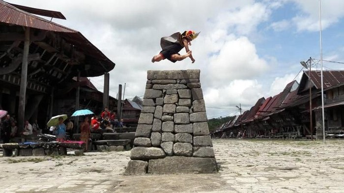 lompat batu di Nias