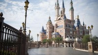 Shanghai Disneyland yang baru beroperasi 2016 sudah ramai turis, pengunjungnya 11 juta orang (Disney)