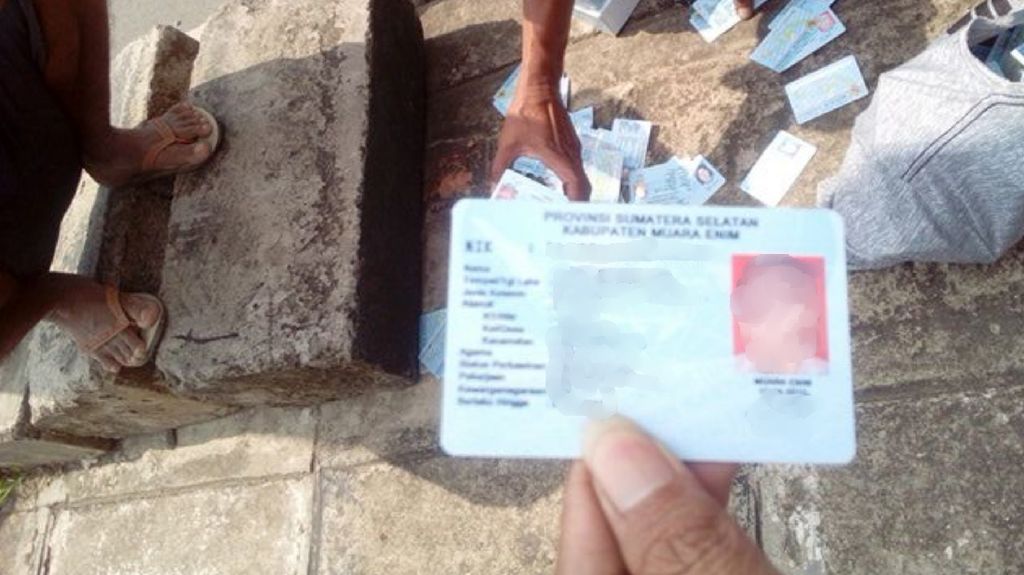 Kemendagri Lacak 2 Kardus e-KTP yang Tercecer di Bogor Kemendagri Lacak 2 Kardus e-KTP yang Tercecer di Bogor