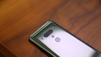 Kamera kedua dibekali sensor tele berukuran 16 MP dengan aperture f/2.6.  Foto: Sina Mobile