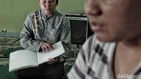 Di Yayasan Raudlatul Makfufin santri yang belajar selain mendapatkan pendalaman dan ketrampilan ilmu agama juga memberikan pendidikan ketrampilan lain, seperti ketrampilan penggunaan komputer dan penguasaan bahasa asing.