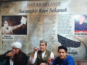 10 Gaya Atalarik Syach Saat Panen Rambutan dan Ngopi Bareng Vonny Cornelia