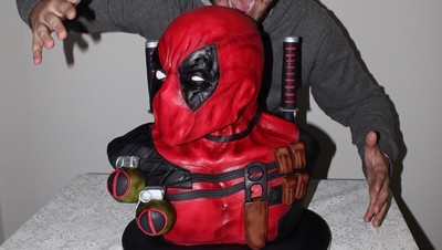 Gemasnya 10 Kue Serba Merah dan Hitam Bertema Deadpool!
