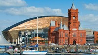 Foto: Kalau mau nongkrong di pinggir laut juga bisa di Cardiff Bay. Di sini juga ada The Wales Millenium Centre, gedung opera dengan arsitektur yang modern. (cardiff.ac.uk)