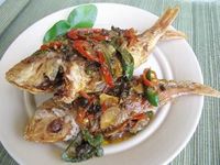 Kriuk Renyah Ikan Goreng Enak Dipadu Bumbu Acar hingga Saus Lada Hitam