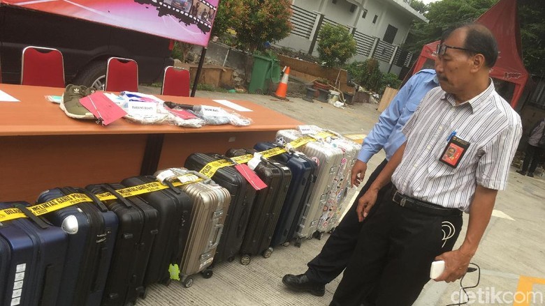Siswa SMP Pencuri Koper Hanya Beraksi di Terminal 3 Bandara Soetta Siswa SMP Pencuri Koper Hanya Beraksi di Terminal 3 Bandara Soetta