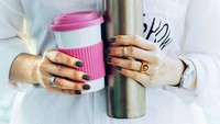 Hai Dah pada makan siang blm? Sebisa mgkn yg suka minum air putih, bawa tumbler dari rmh yuk, selain lbh irit tapi jg mengurangi pembuangan sampah botol plastik. Ini tumbler favorit aku. Kalo kamu?  Foto: Instagram @idp91