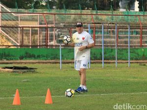 Robert Rene Alberts Beri Sinyal Bertahan di PSM Makassar