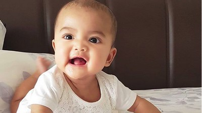 Lucunya Qisya, si Mata Belo Putri Presenter Tina Talisa
