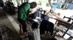 Jasa Permak Pakaian Banjir Pesanan Selama Ramadan