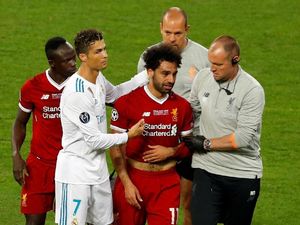 Mo Salah Cedera, Dislokasi Bahu atau Ligament Sprain?