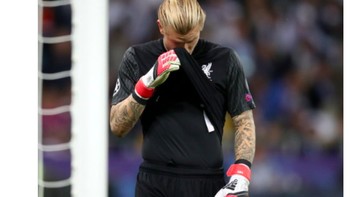 Karius pun tertunduk lesu. Foto: Istimewa/Twitter
