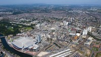 Foto: Foto Cardiff dari udara. Tampak Principality Stadium, stadion rugby sekaligus sepakbola. Warga Cardiff suka banget olahraga, Gareth Bale adalah hasilnya (Visit Cardiff)