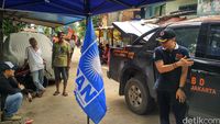 Tenda pengungsi berbendera PAN.