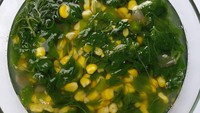 Supaya lebih gampang dimakan, sayur bayam ini dilengkapi jagung pipil. Instagram @debbie_ariesthea ini memposting semangkuk sayur bayam segar.