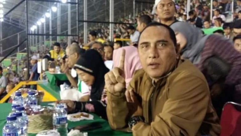 Pulang Umrah, Cagub Edy Langsung Nonton Laga PSMS Pulang Umrah, Cagub Edy Langsung Nonton Laga PSMS