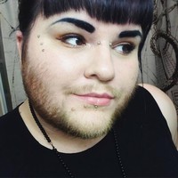 Nova Galaxia yang juga dikenal sebagai Nova the Bearded Babe sudah berjanggut selama 14 tahun belakangan. Dia selalu mencukur bulu-bulu di wajah karena minder dengan kondisi tersebut. Foto: Dok. Facebook