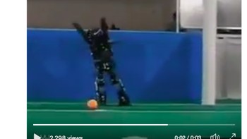Karius dalam ilustrasi robot yang gagal menangkap bola. Foto: Istimewa/Twitter
