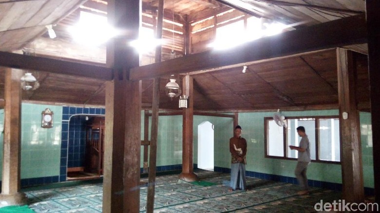 Di Masjid At-Taqwa Semarang, Ada Alquran Tulisan Tangan Di Masjid At-Taqwa Semarang, Ada Alquran Tulisan Tangan