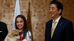 Foto: PM Jepang Bawa Anak Anjing Akita ke Rusia