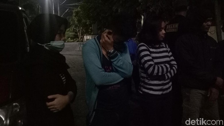 Dirazia Polisi, 8 Sejoli di Rumah Kos Makassar Ngaku Nobar Bola Dirazia Polisi, 8 Sejoli di Rumah Kos Makassar Ngaku Nobar Bola