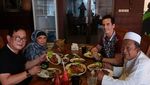 10 Gaya Atalarik Syach Saat Panen Rambutan dan Ngopi Bareng Vonny Cornelia