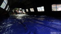 Begini penampakan tenda darurat yang didirikan untuk warga di lokasi kebakaran.