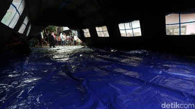 Tenda Pengungsi Didirikan untuk Warga Bidara Cina
