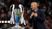 Zidane sendiri mempersembahkan 9 trofi selama 2,5 tahun melatih Cristiano Ronaldo cs. Setelah dari Real Madrid, dia belum memberitahu lebih lanjut hendak ke mana (Andrew Boyers/Action Images via Reuters)