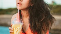 Memiliki hubungan dengan rapper kontroversial, Young Lex, membuat Kathy Indera menjadi sorotan terutama di Instagram. Ia pun sering membagikan momen ketika sedang makan. Foto: Instagram @kathyindera