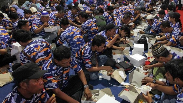Keseruan Buka Bersama Ratusan Kader Nasdem
