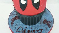 Kamu mau nggak nih diberi kue Deadpool buatan @dommiesbakehhouse. Bakery ini membuatnya saat menyambut perilisan film Deadpool 2. Foto: Instagram
