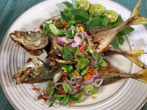 Menu Harian Ramadhan ke-27: Renyah Gurih! Ikan Goreng Saus Cabai yang Sedap