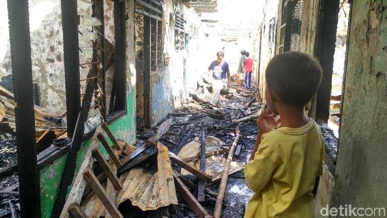 1 Anak Luka Bakar Akibat Kebakaran di Bidara Cina, Balita Trauma 1 Anak Luka Bakar Akibat Kebakaran di Bidara Cina, Balita Trauma